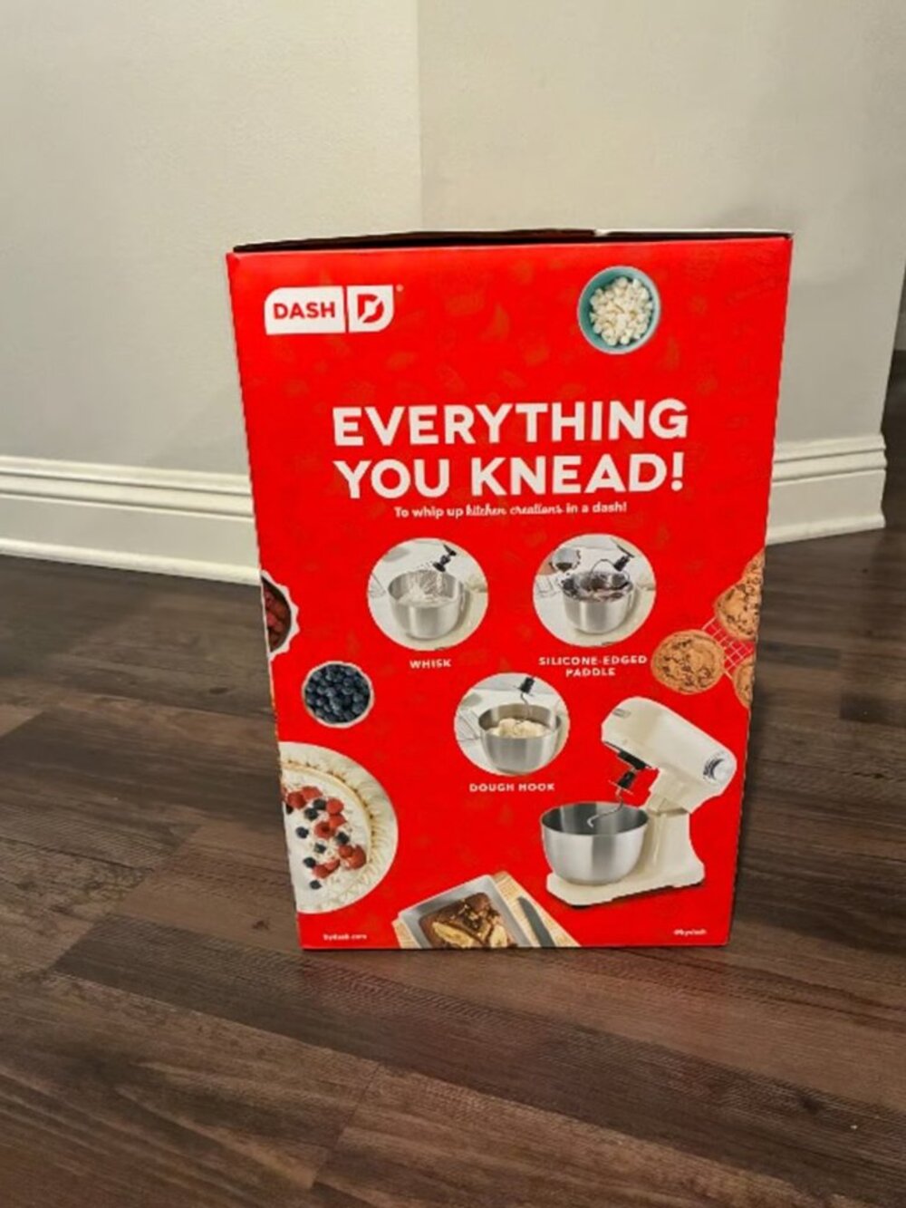 New In Box Dash 3.5 QT Tilt Head Stand Mixer in Cream - Picture 4 of 6